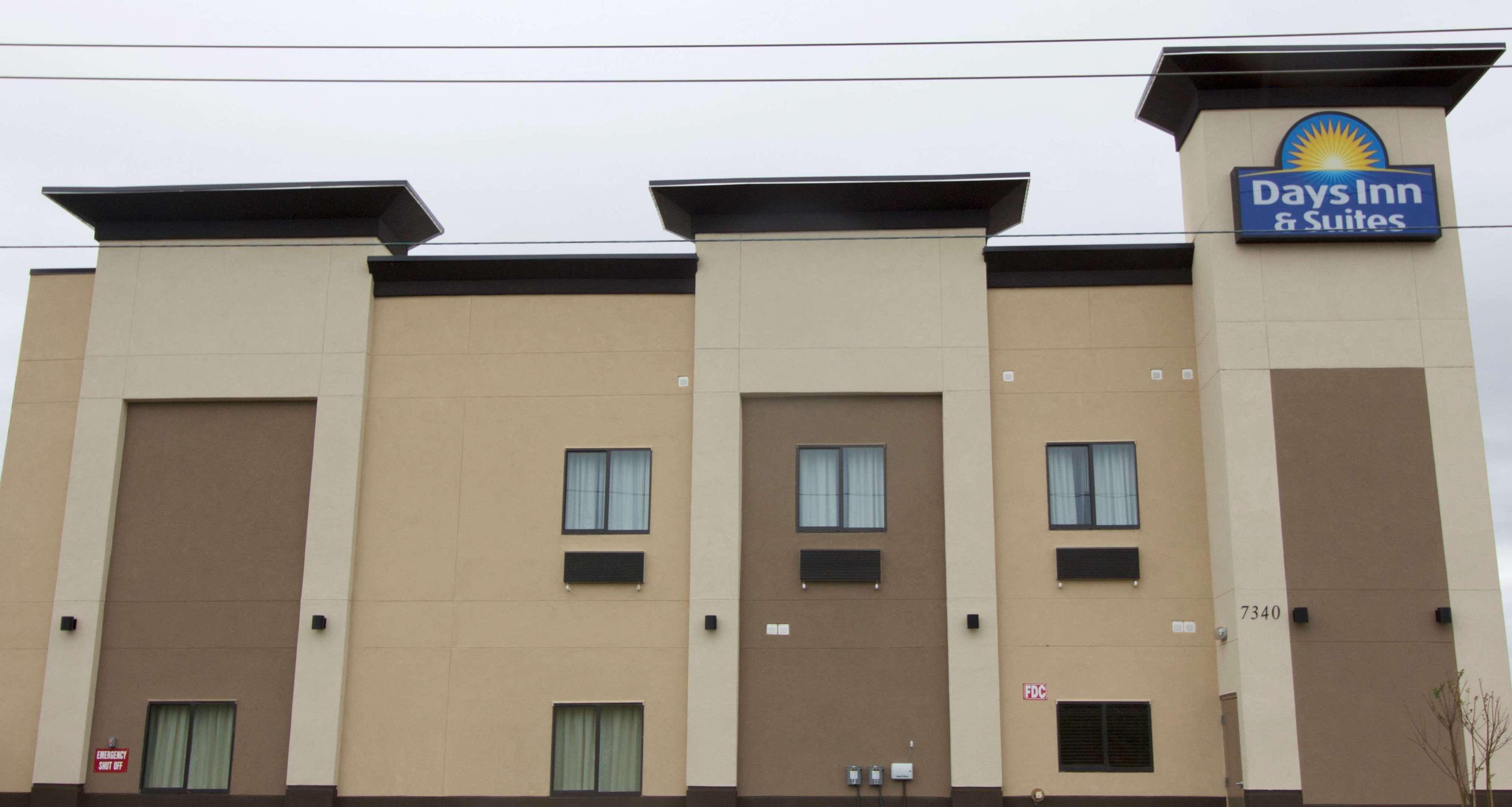 Days Inn & Suites By Wyndham Port Arthur Exterior photo